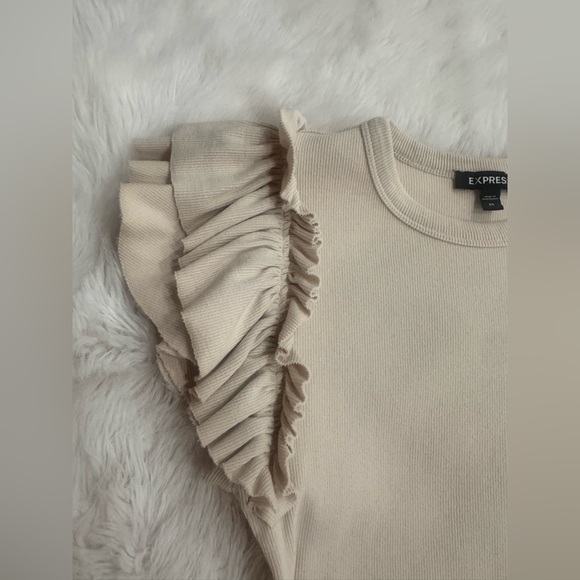 Express Cream Ruffle-Sleeve Ribbed Tank - Picture 3 of 4